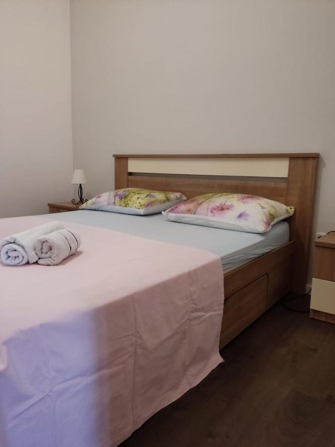 Holiday Home With Free Parking By The Beach Brela Exterior foto