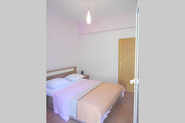 Holiday Home With Free Parking By The Beach Brela Zimmer foto